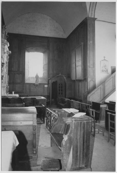 lambris de revêtement, placard à bannières, stalles, bancs de famille (banc seigneuriaux), bancs de la nef - © Ministère de la Culture (France), Médiathèque du patrimoine et de la photographie, diffusion GrandPalaisRmn Photo
