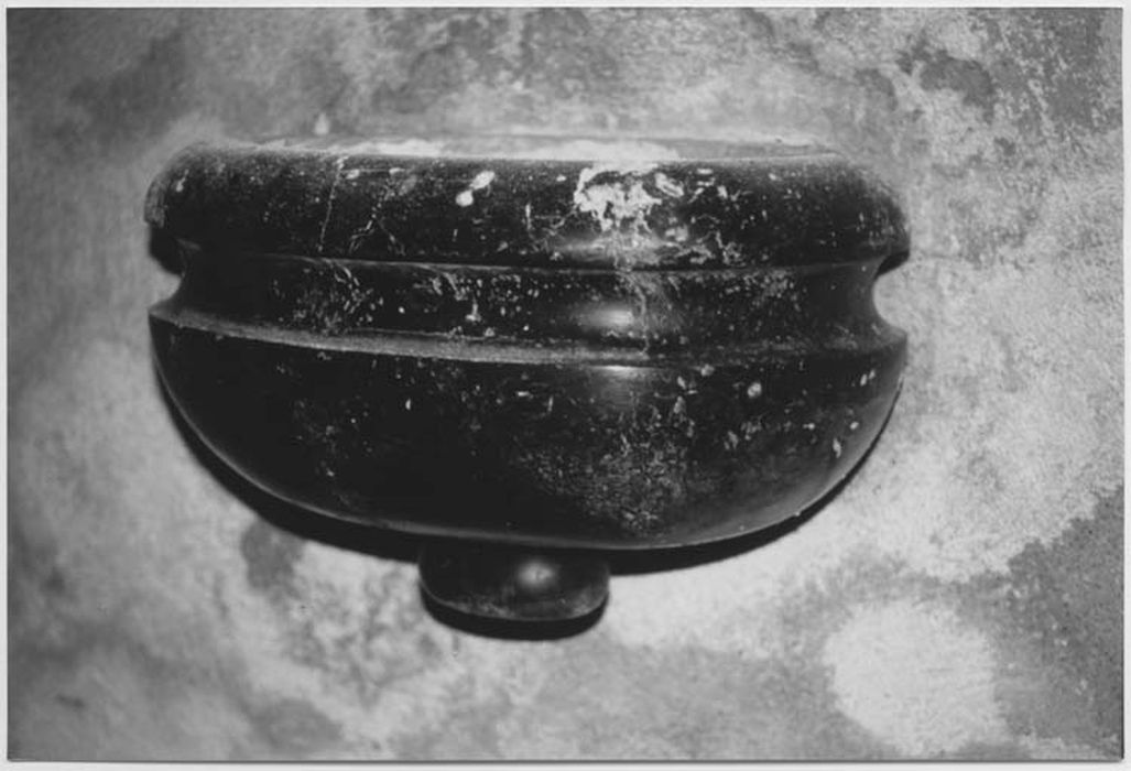ensemble de quatre bénitiers et fonts baptismaux - © Ministère de la Culture (France), Médiathèque du patrimoine et de la photographie, diffusion GrandPalaisRmn Photo
