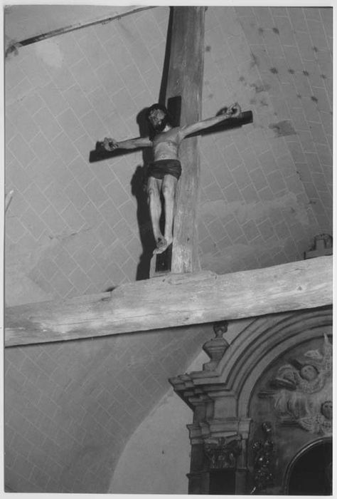 statue : Christ en croix
