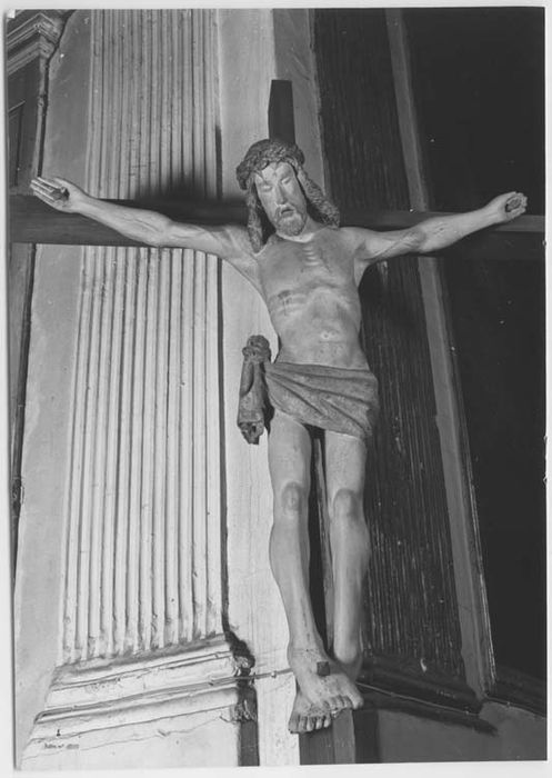 statue : Christ en croix