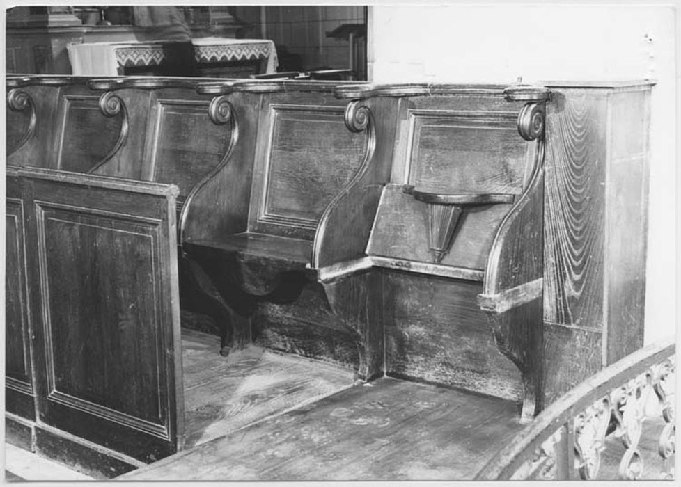 ensemble de quatorze stalles