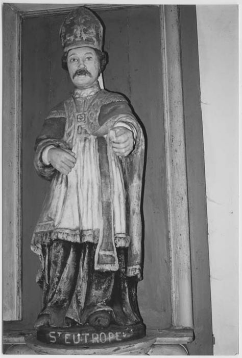 retable de saint Marcel avec ses trois statues : Saint Thuribe, Saint René et Saint Eutrope et son tableau d'autel : Saint Marcel, pape, détail - © Ministère de la Culture (France), Médiathèque du patrimoine et de la photographie, diffusion GrandPalaisRmn Photo