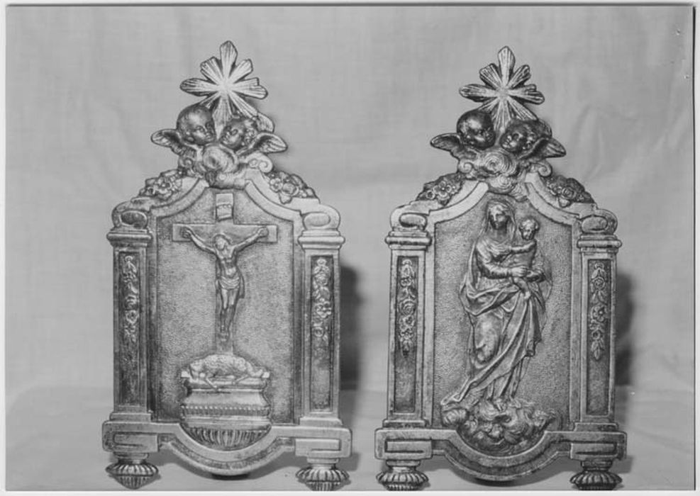 ensemble de deux baisers de paix : Christ en croix et Vierge à l'Enfant - © Ministère de la Culture (France), Médiathèque du patrimoine et de la photographie, diffusion GrandPalaisRmn Photo