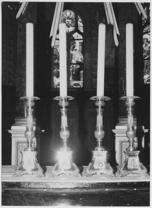 ensemble de six chandeliers d'autel