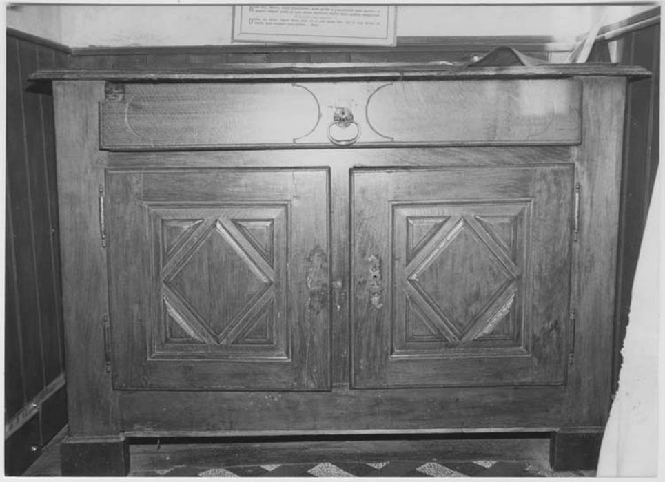 placard-buffet (bahut)
