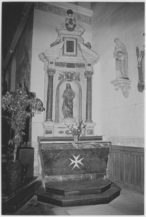 autel du Sacré-Coeur et son retable