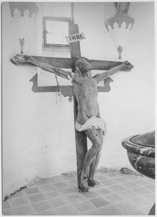 Statue : Christ en croix