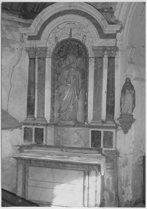 retable et statue de la Vierge