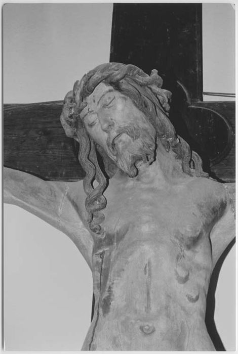 statue : Christ en croix