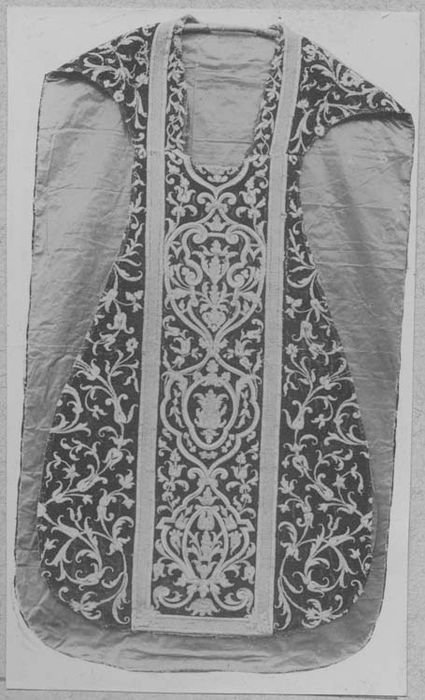 chasuble (ornement rouge)