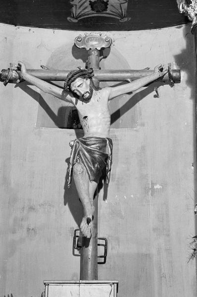 Statue : Christ en croix