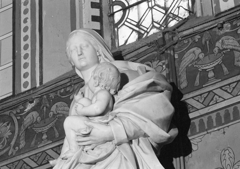 Statue : Vierge à l'Enfant dite Notre-Dame de Fontfroide, détail du buste de trois quarts gauche