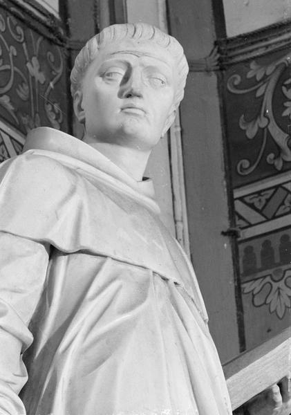 Statue : saint Bernard, détail du buste de trois quarts droit