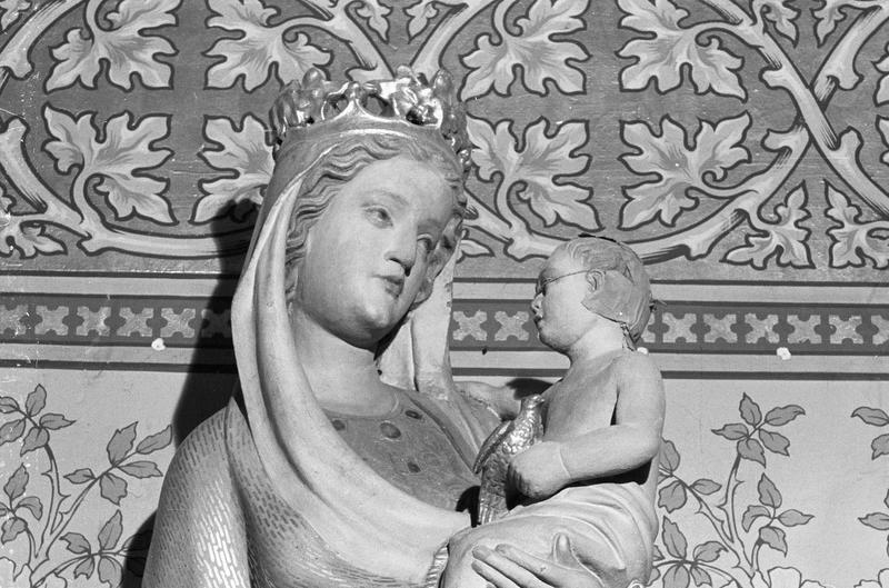 Statue polychrome : Vierge à l'Enfant dite Notre-Dame de la Rominguière, détail du buste de face