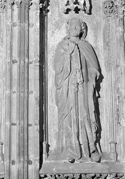 Monument funéraire de Pierre de Roquefort, statue grandeur nature (à droite) : archidiacre