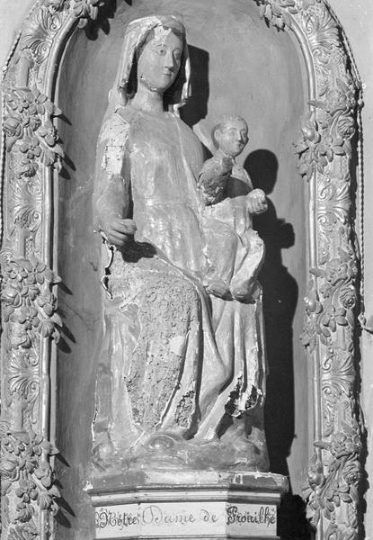 Statue en bois : Vierge à l'Enfant assise dite Notre-Dame de Prouilhe, de trois quarts droit - © Ministère de la Culture (France), Médiathèque du patrimoine et de la photographie, diffusion RMN-GP