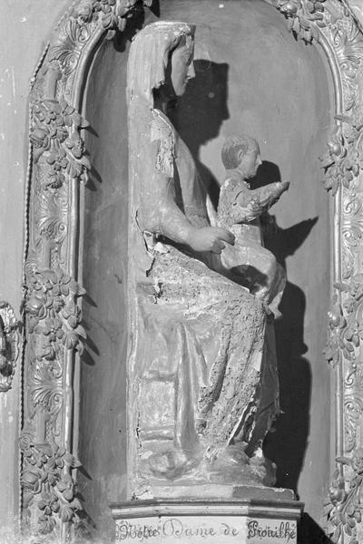 Statue en bois : Vierge à l'Enfant assise dite Notre-Dame de Prouilhe, profil droit - © Ministère de la Culture (France), Médiathèque du patrimoine et de la photographie, diffusion RMN-GP