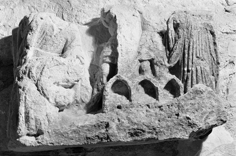 Bas-relief, fragment : Le Supplice subi par les Martyrs de Caunes, de face