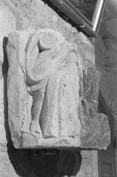 Bas-relief, fragment : Le Supplice subi par les Martyrs de Caunes, de trois quarts face