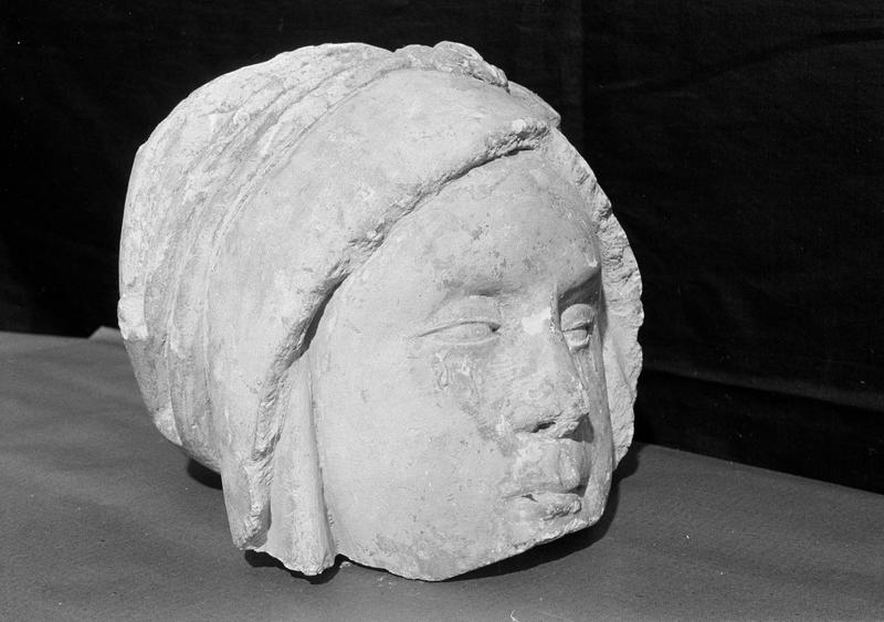 Statue, fragment : tête de sainte Marie-Madeleine, de trois quarts droit