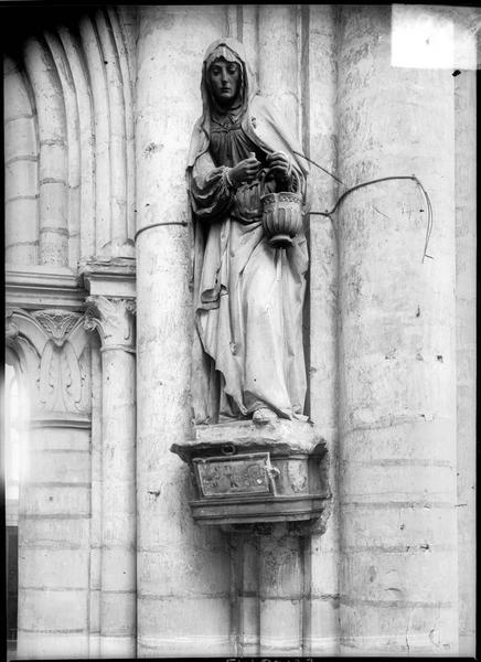 Intérieur : statue de sainte Marthe - © Ministère de la Culture (France), Médiathèque du patrimoine et de la photographie, diffusion GrandPalaisRmn Photo