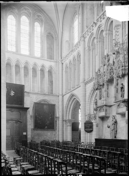 Intérieur : partie gauche du jubé et transept nord