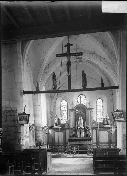 Intérieur : choeur avec poutre de gloire