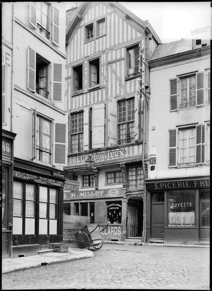 Façade à pans de bois sur rue