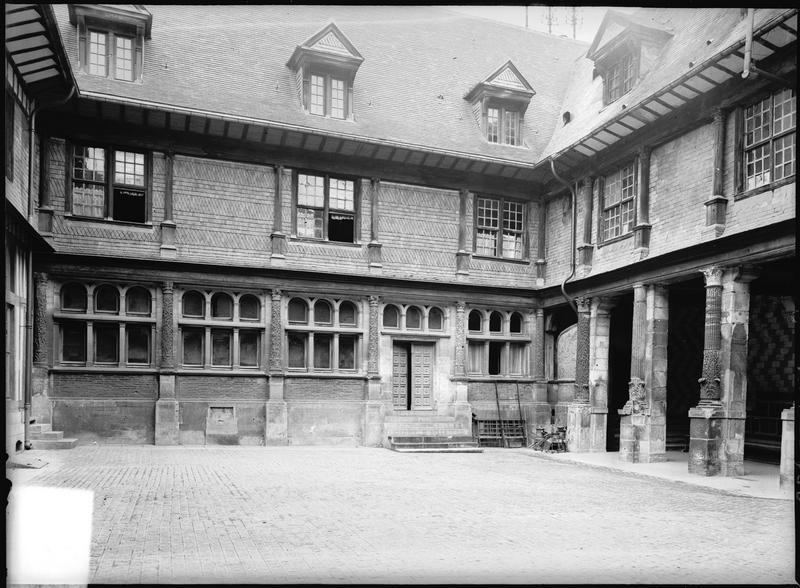 Façade sud sur cour