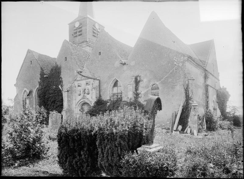 Ensemble nord et cimetière au premier plan