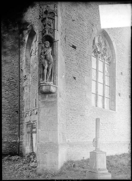 Transept sud, statue du Christ aux liens et vitrail