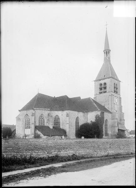 Ensemble nord-est avec clocher