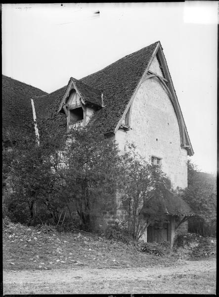 Ferme-cellier. Entrée du cellier