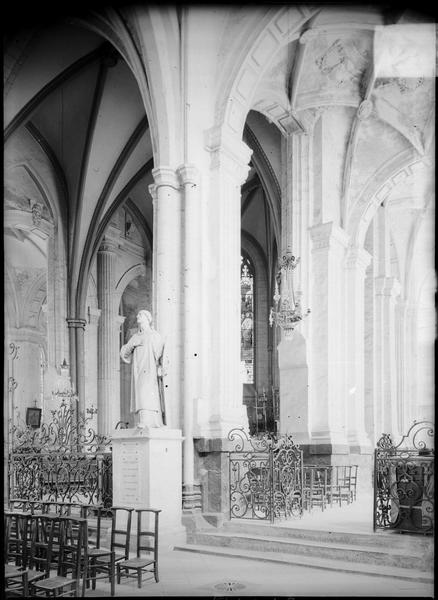 Intérieur : choeur, vue partielle avec statue de saint Laurent