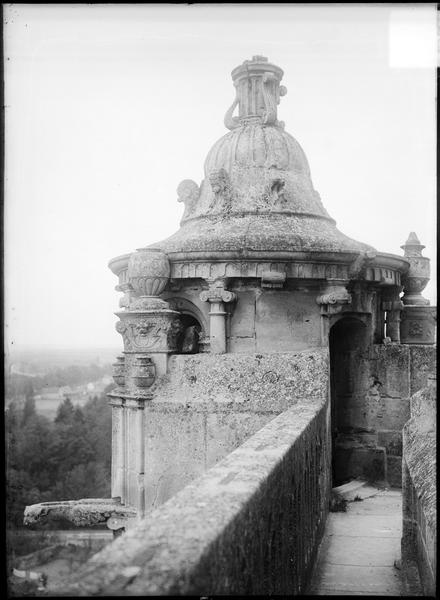 Tour-clocher, vue prise du sommet avec escalier d'accès