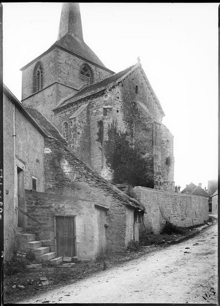 Ensemble sud-est avec clocher