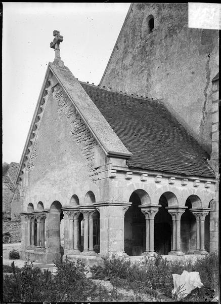 Façade ouest, porche