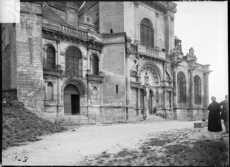 Façade sud, partie inférieure