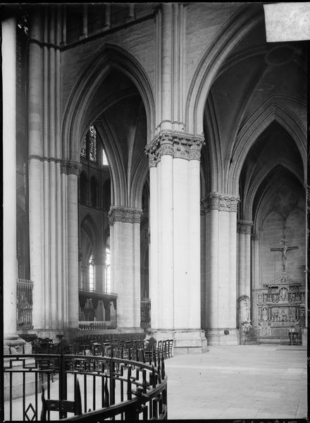 Intérieur : bas-côté sud, chapelle du Rosaire