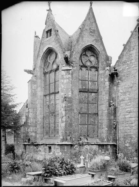 Ensemble est, abside et cimetière au premier plan