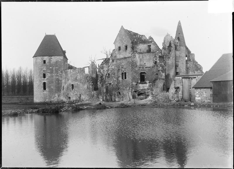 Ensemble nord-ouest avec plan d'eau