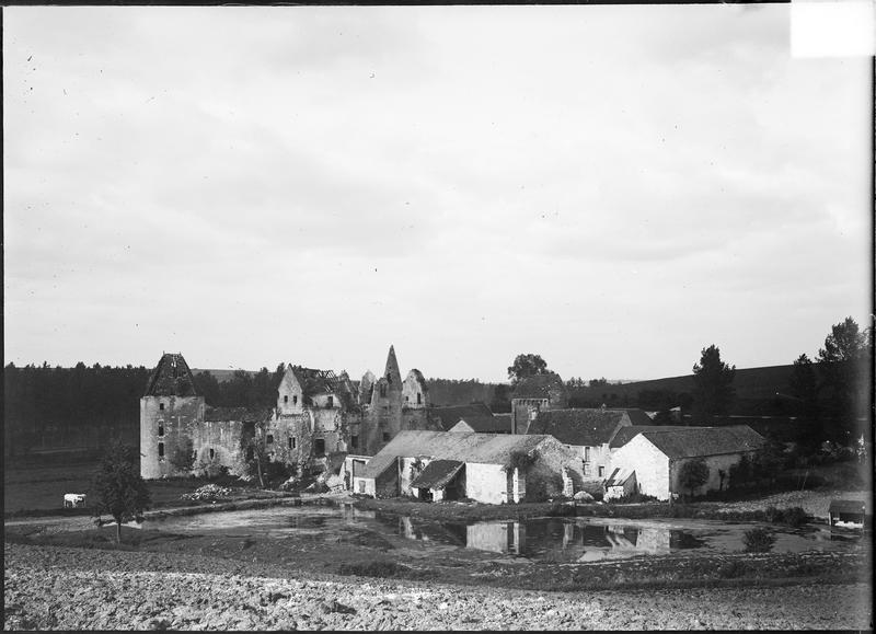 Ensemble nord-ouest avec plan d'eau