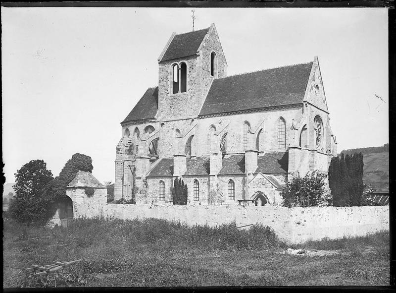 Ensemble nord-ouest avec clocher