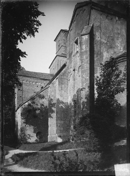 Ensemble nord-est avec la tour-clocher