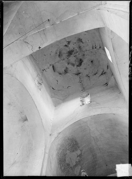 Intérieur : croisée du transept, dôme