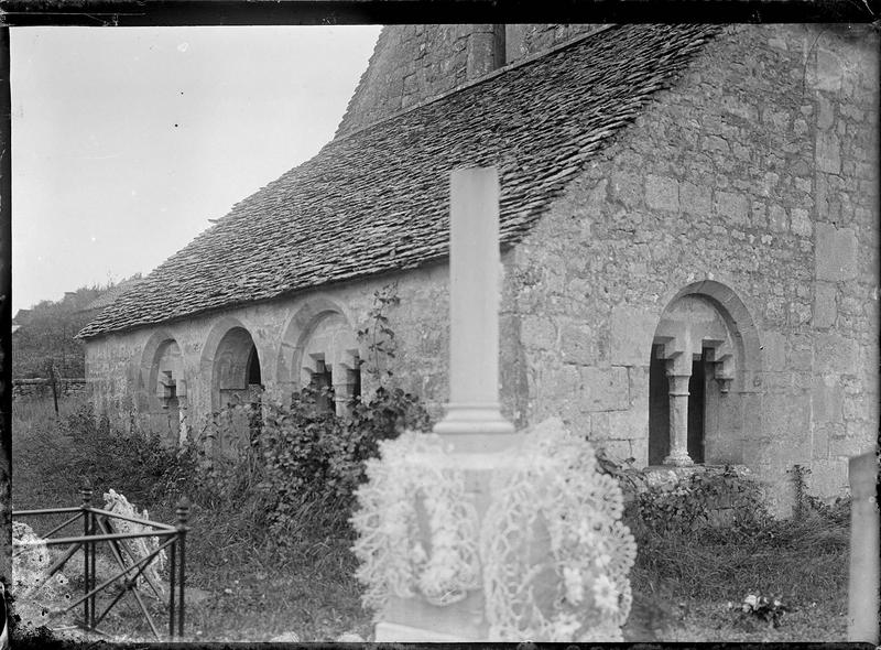 Porche à baies géminées