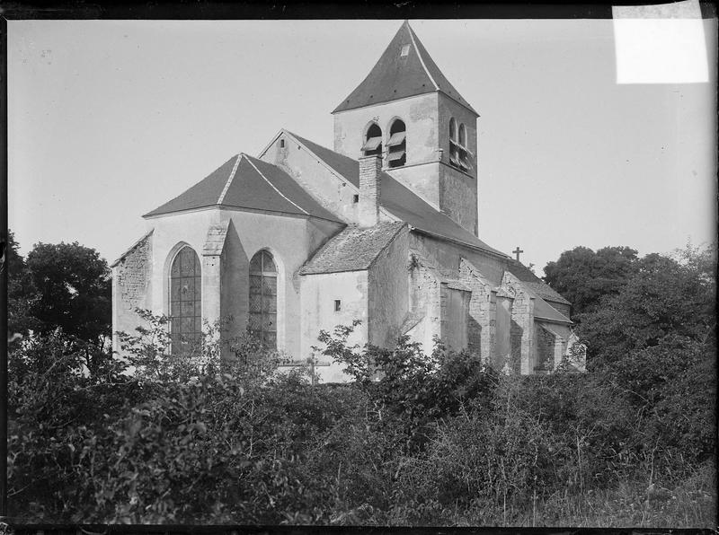 Ensemble nord-ouest avec clocher