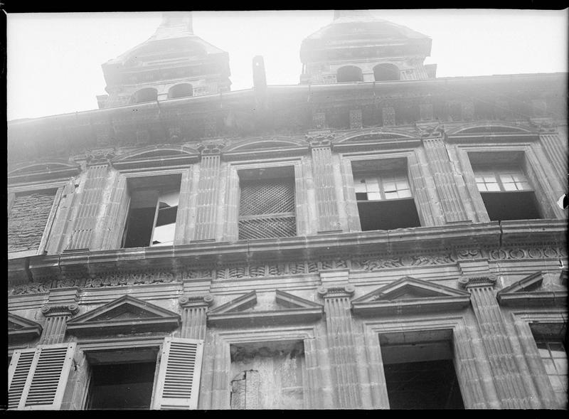 Détail de la façade sur rue, fenêtres