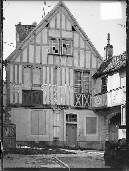 Façade à pans de bois sur cour