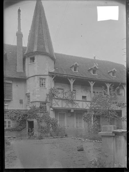 Tourelle d'escalier et galerie